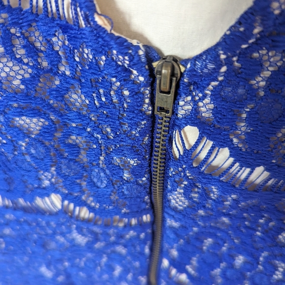 Beautiful lace knee length blue dress - Picture 7 of 8